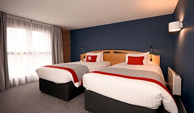 Two twin beds with bedside lamps.